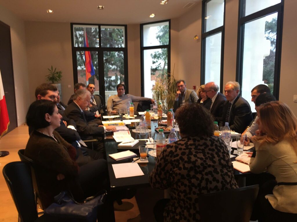 Table ronde de la réunion de travail 