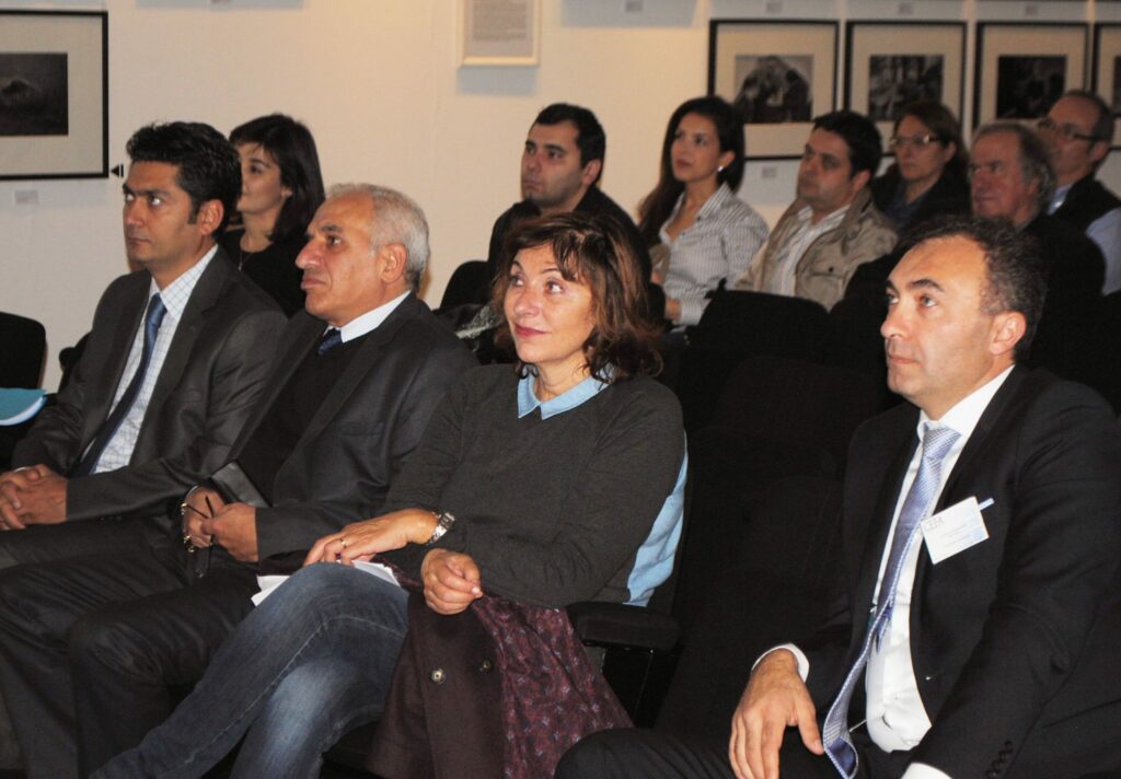 Public de la première conférence de la CEFA