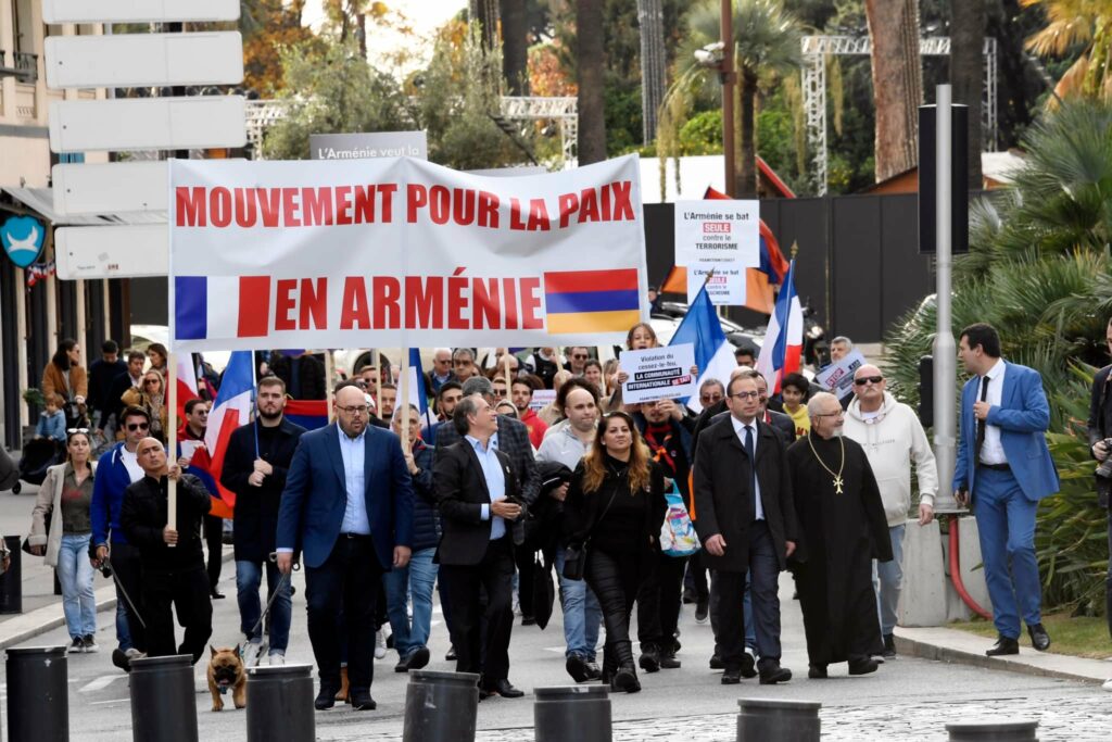 Participants à la marche pour la paix Nice