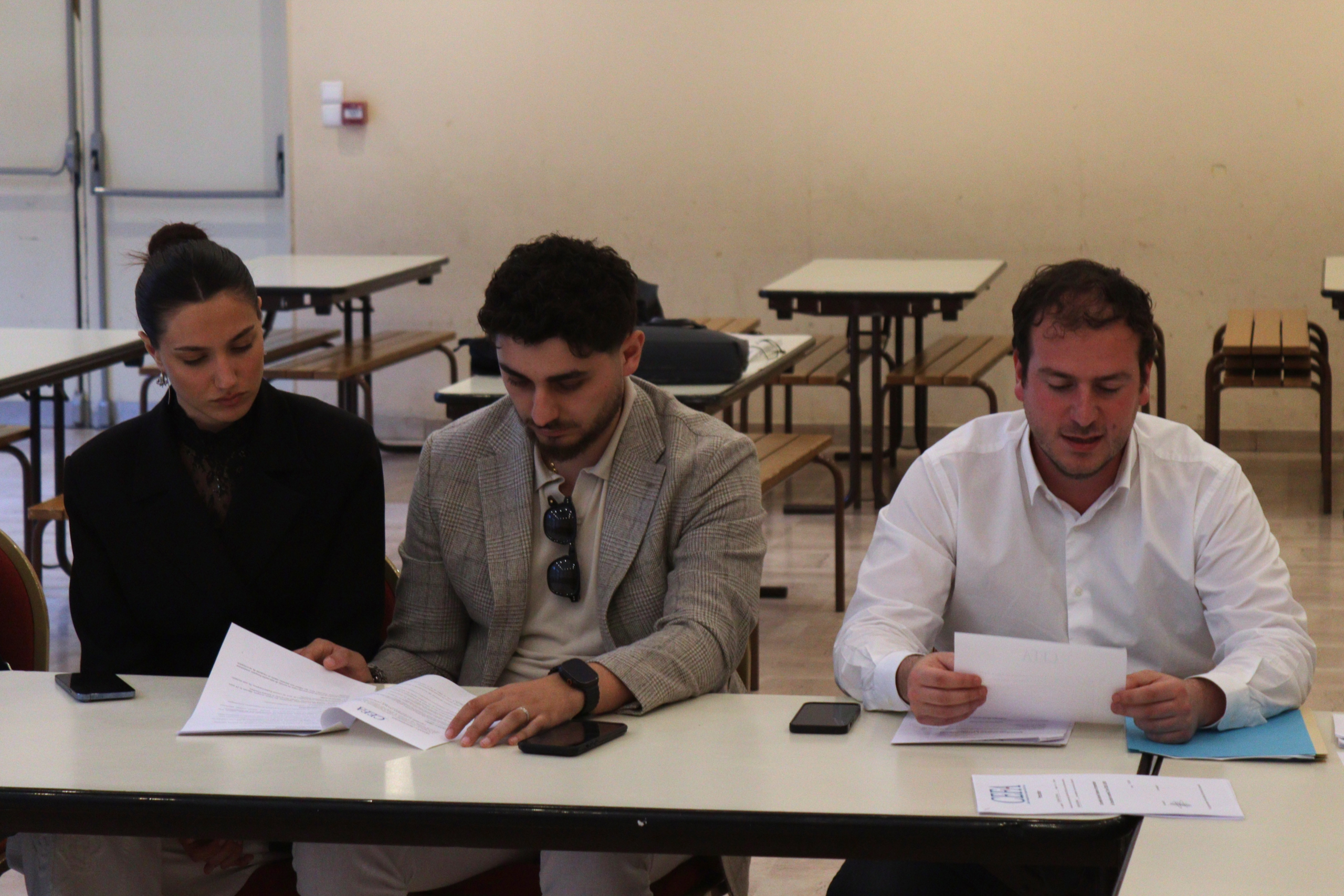 Membres de la CEFA discutent lors de l'assemblée générale de 2026